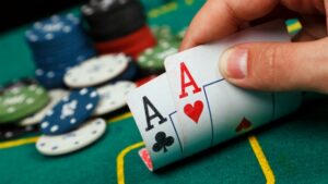 Ví Dụ Cách Đọ Bài Trong Luật Chơi Poker